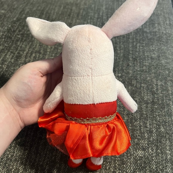 Olivia the Pig 8” Ballerina Plush Stuffed Animal 2012 - Picture 3 of 8